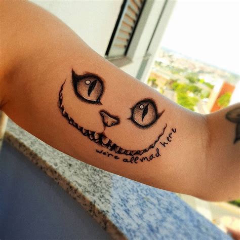 Tatuagem do gato da alice com relógio significado Tatuagem de Caveira com Relógio